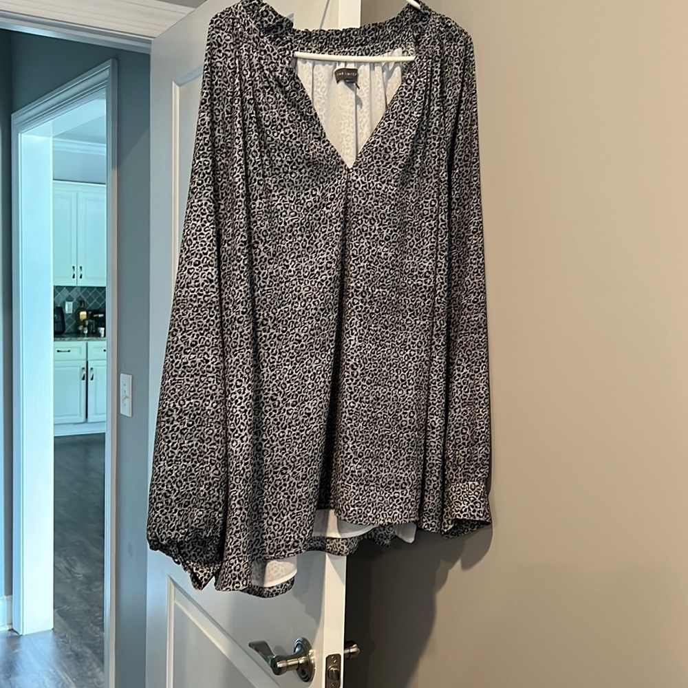 The limited brand long sleeve blouse